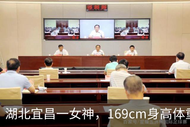 湖北宜昌一女神,169cm身高体重45kg自带光芒,美得恰到好处