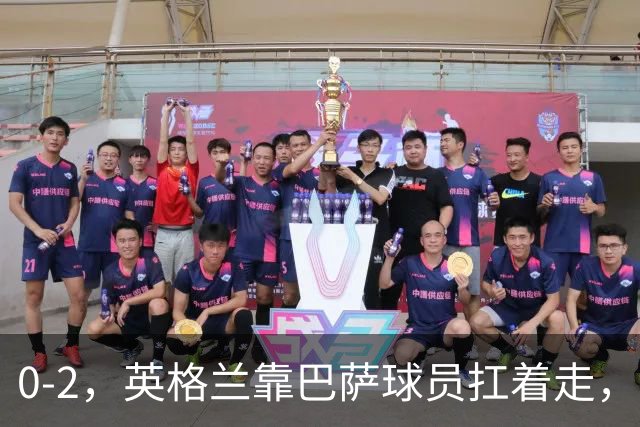 0-2，英格兰靠巴萨球员扛着走，客场击败捷克，还得感谢一张愚蠢的红牌